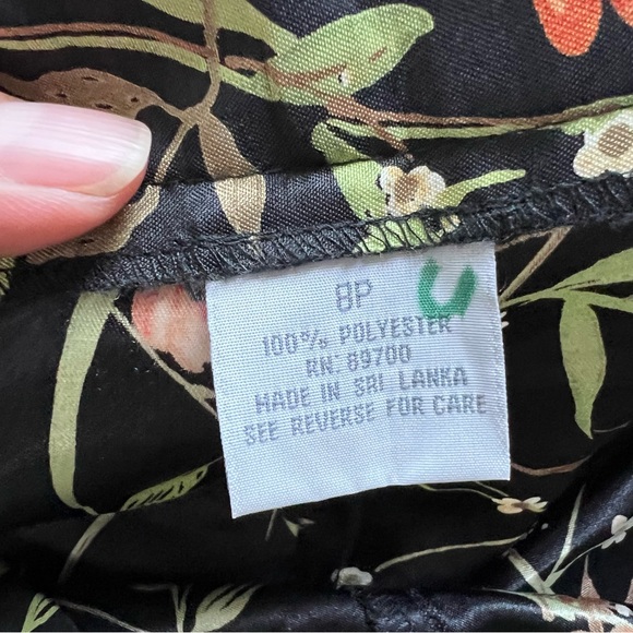 Vintage Floral Print Capri Pants - Picture 9 of 15